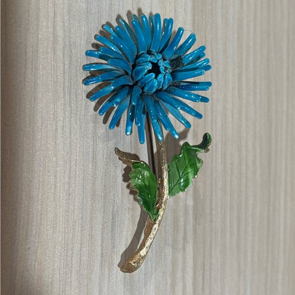 Vtg. Weiss Blue Enamel Chrysanthemum Flower Pin Brooch Signed